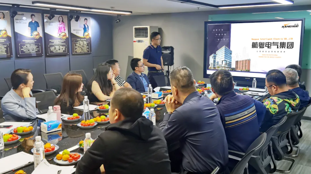 热烈欢迎深圳清华水木产业地产CY2101班同学来访best365参观交流