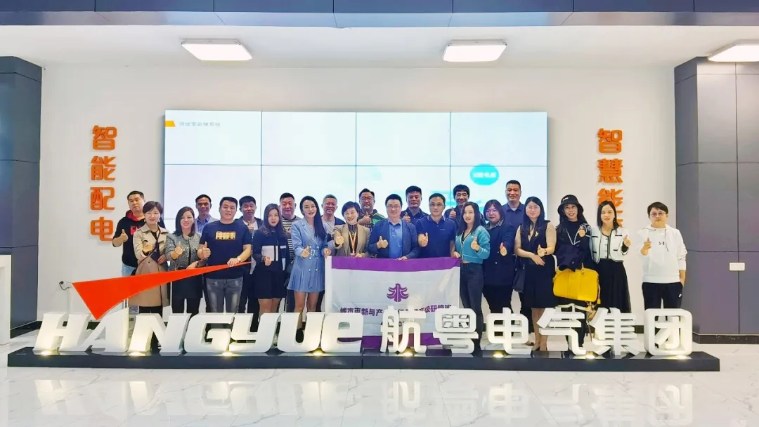 热烈欢迎深圳清华水木产业地产CY2101班同学来访best365参观交流
